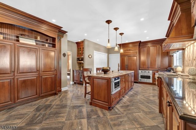 1 Bailiwick Dr, Warren Twp., NJ 07059