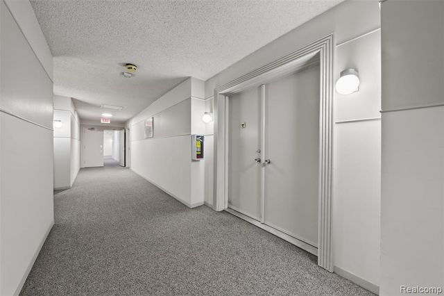 31915 W 14 Mile Road, Farmington Hills, MI 48334