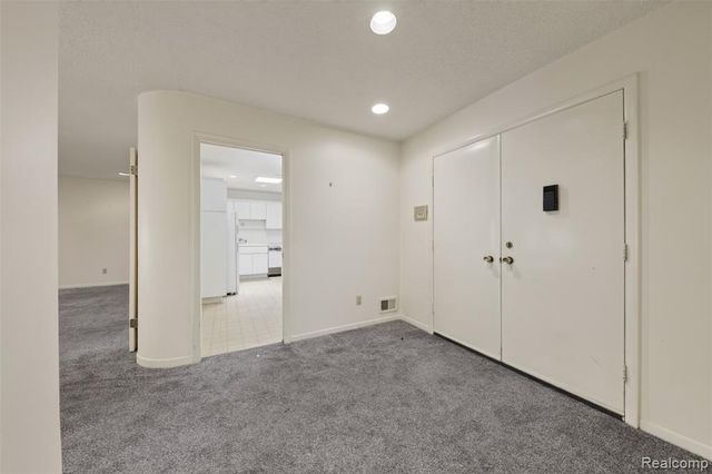 31915 W 14 Mile Road, Farmington Hills, MI 48334