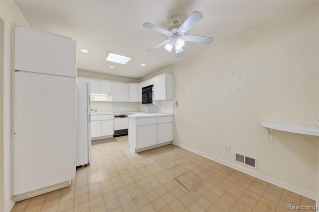 31915 W 14 Mile Road, Farmington Hills, MI 48334