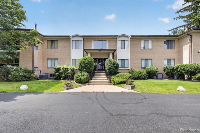 31915 W 14 Mile Road, Farmington Hills, MI 48334
