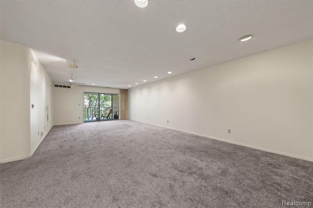 31915 W 14 Mile Road, Farmington Hills, MI 48334