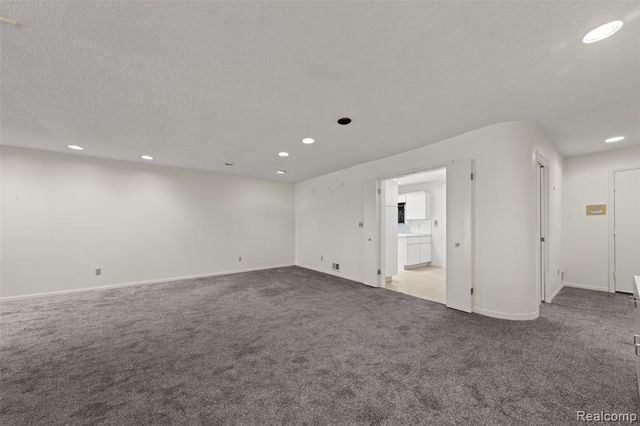 31915 W 14 Mile Road, Farmington Hills, MI 48334