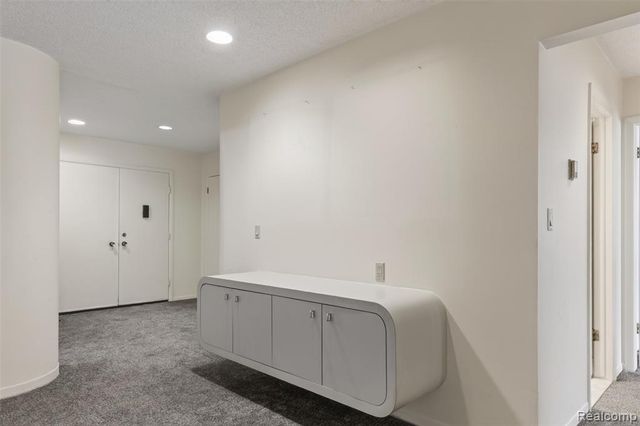 31915 W 14 Mile Road, Farmington Hills, MI 48334
