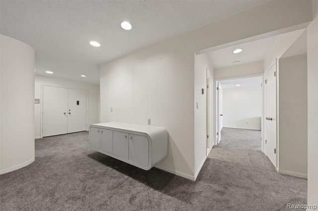 31915 W 14 Mile Road, Farmington Hills, MI 48334