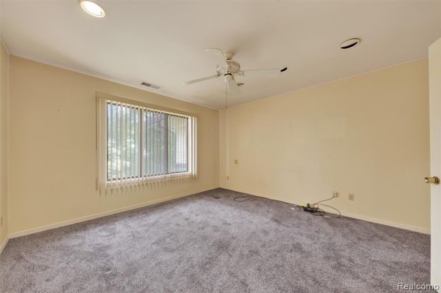 31915 W 14 Mile Road, Farmington Hills, MI 48334