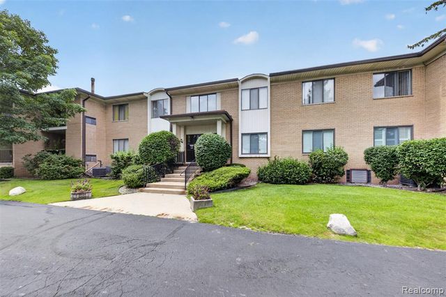 31915 W 14 Mile Road, Farmington Hills, MI 48334