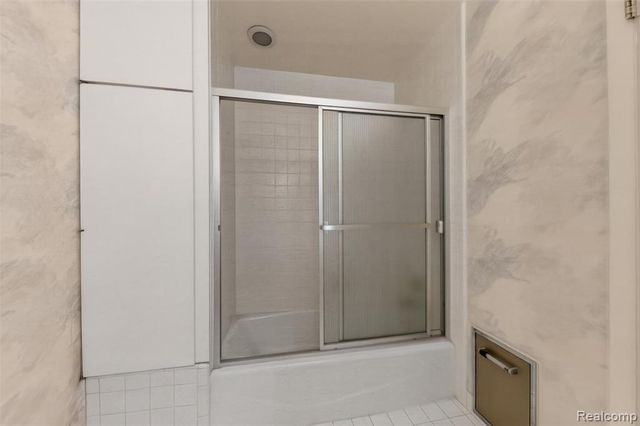 31915 W 14 Mile Road, Farmington Hills, MI 48334