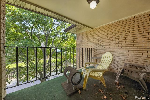 31915 W 14 Mile Road, Farmington Hills, MI 48334
