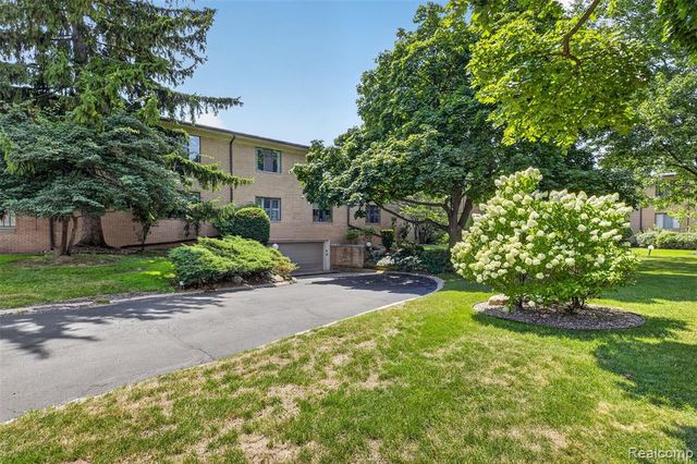 31915 W 14 Mile Road, Farmington Hills, MI 48334