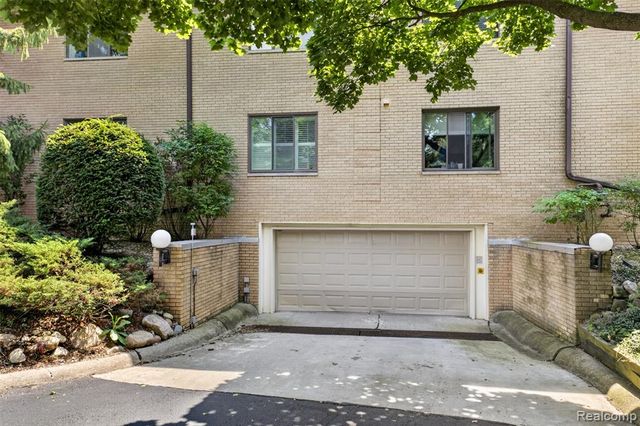 31915 W 14 Mile Road, Farmington Hills, MI 48334