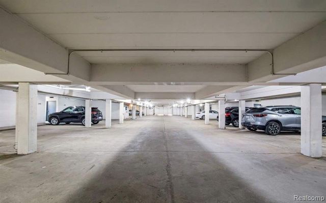 31915 W 14 Mile Road, Farmington Hills, MI 48334