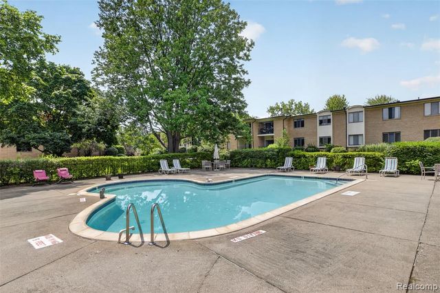 31915 W 14 Mile Road, Farmington Hills, MI 48334