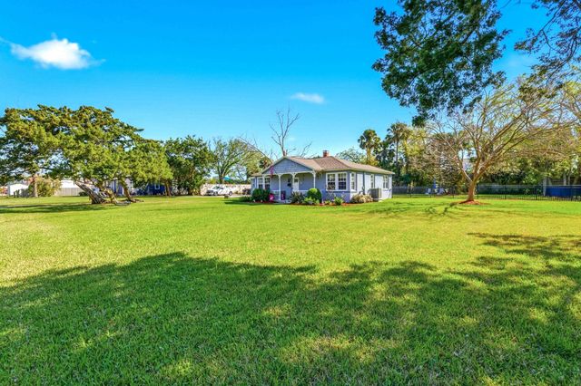 16 Menendez Rd, St Augustine, FL 32080