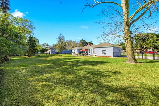 16 Menendez Rd, St Augustine, FL 32080