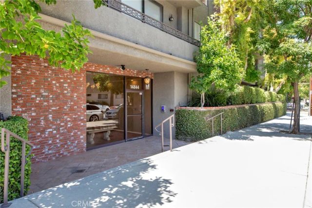 14844 Dickens 301, Sherman Oaks, CA 91403