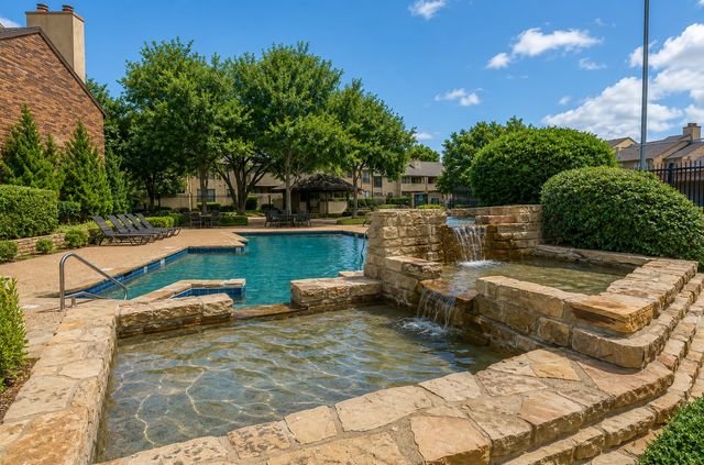 1900 Cloisters Drive 322, Arlington, TX 76011