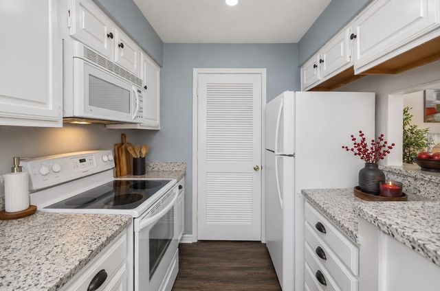 1900 Cloisters Drive 322, Arlington, TX 76011
