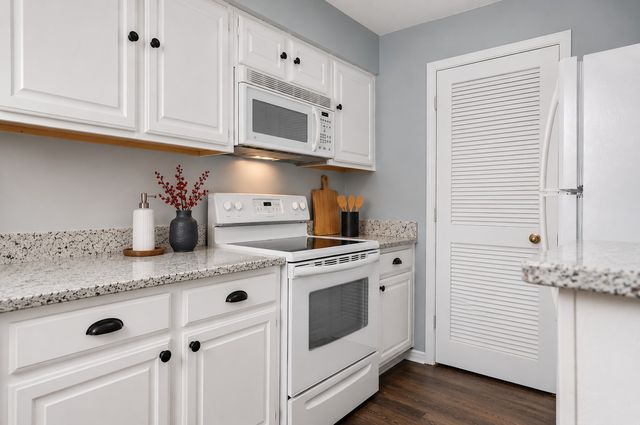 1900 Cloisters Drive 322, Arlington, TX 76011