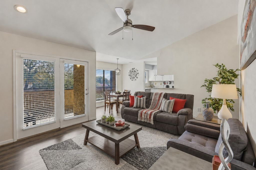1900 Cloisters Drive 322, Arlington, TX 76011