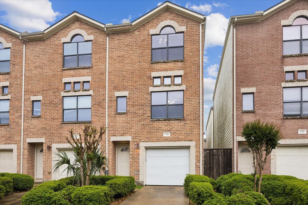 3501 Link Valley Drive 301, Houston, TX 77025