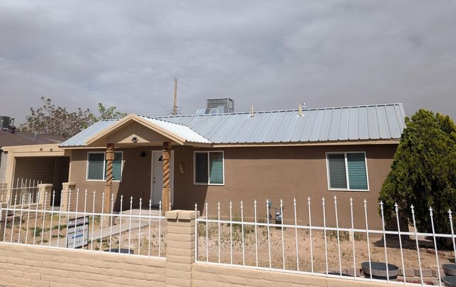 140 65TH Street NW, Albuquerque, NM 87105