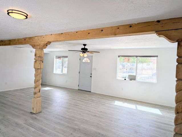 140 65TH Street NW, Albuquerque, NM 87105