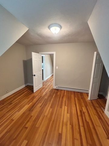 35 Newcomb Pl 3, Taunton, MA 02780