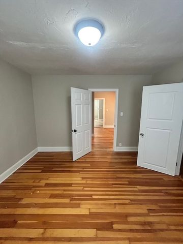 35 Newcomb Pl 3, Taunton, MA 02780