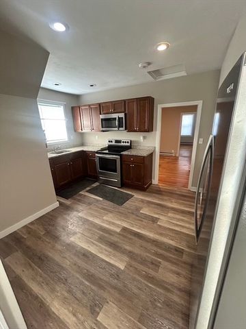 35 Newcomb Pl 3, Taunton, MA 02780