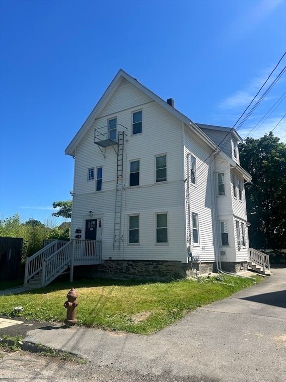 35 Newcomb Pl 3, Taunton, MA 02780