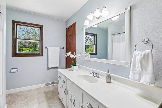 1625 Trails End, Marshall, WI 53559