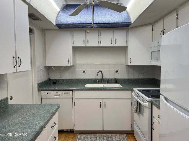 1224 S Peninsula Dr Apt 322, Daytona Beach, FL 32118