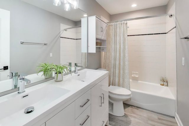 70 Spencer Court, Deerfield, IL 60015