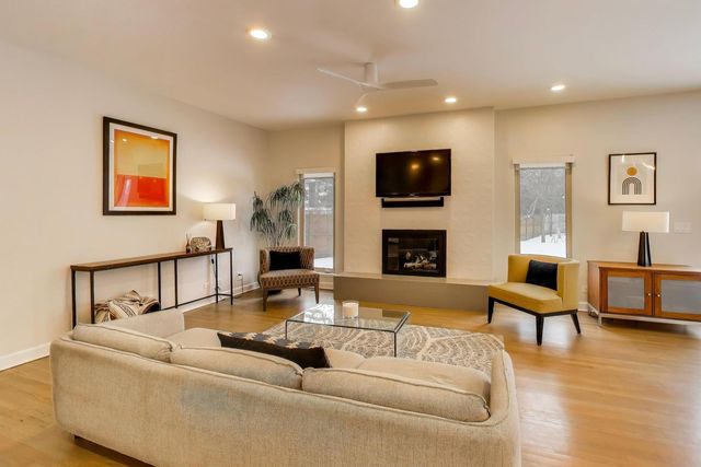 70 Spencer Court, Deerfield, IL 60015