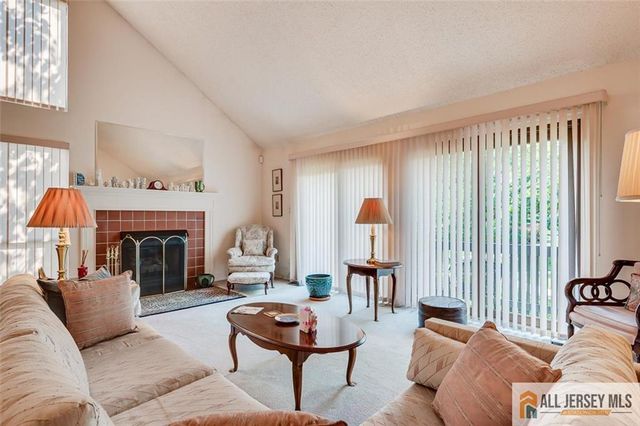 117 Kingsberry Drive, Franklin, NJ 08873