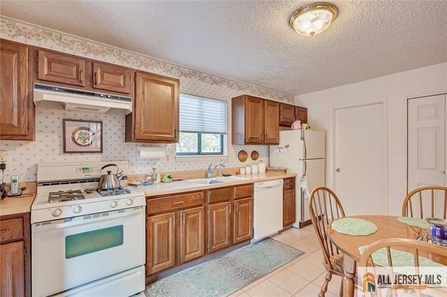 117 Kingsberry Drive, Franklin, NJ 08873