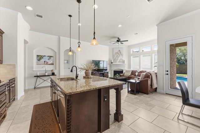 95 Lindenberry Circle, The Woodlands, TX 77389