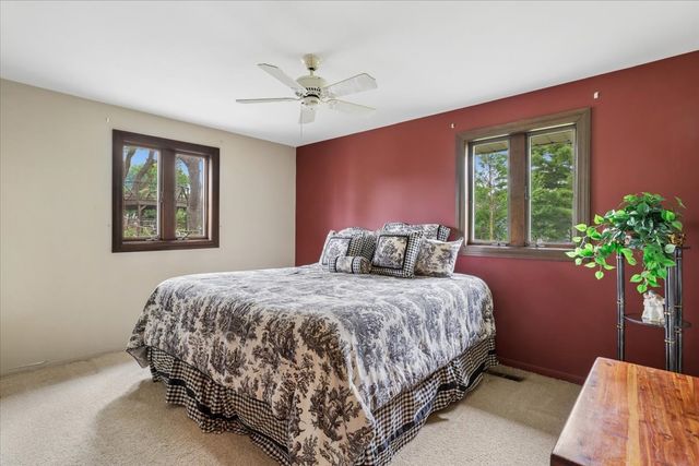 1332 W Weathersfield Way, Schaumburg, IL 60193