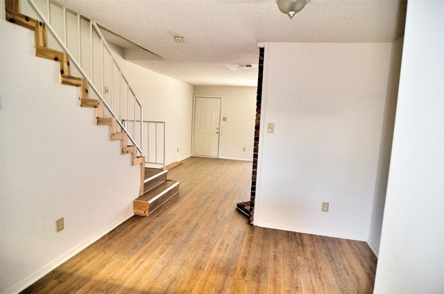 9419 Olde Towne Row, Dallas, TX 75227