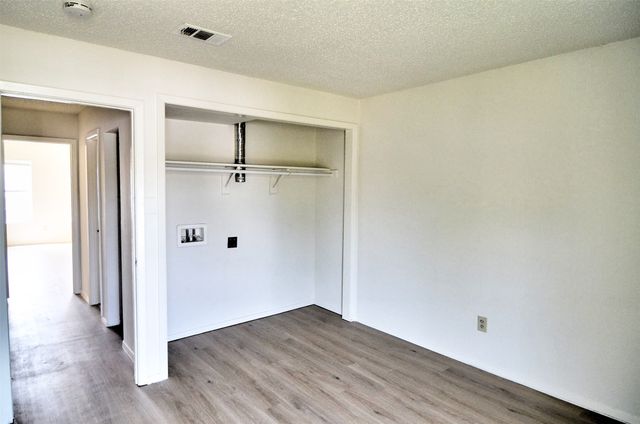 9419 Olde Towne Row, Dallas, TX 75227