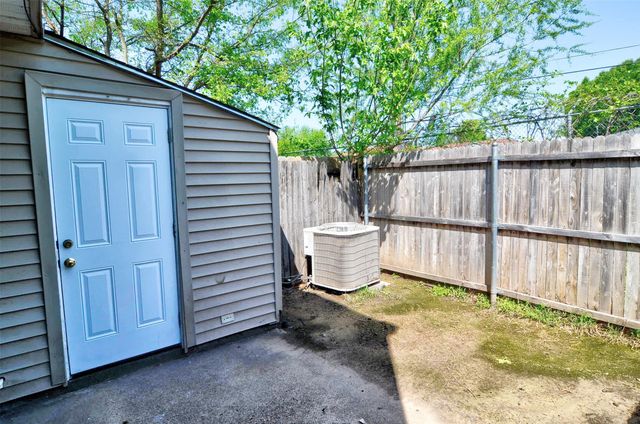 9419 Olde Towne Row, Dallas, TX 75227