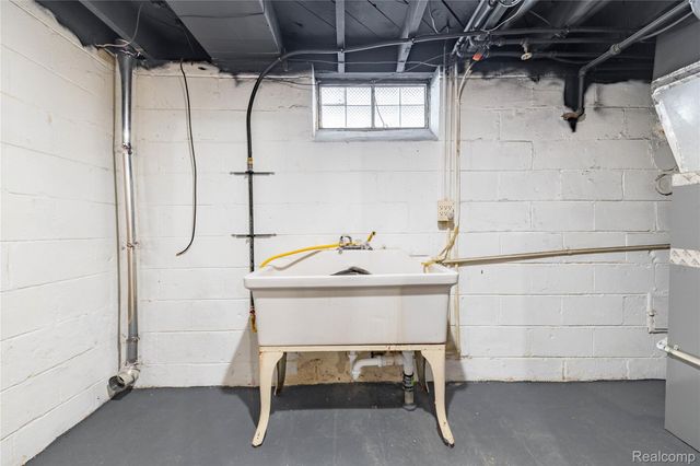 9255 Hubert Avenue, Allen Park, MI 48101