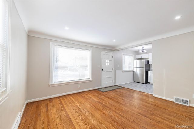 9255 Hubert Avenue, Allen Park, MI 48101