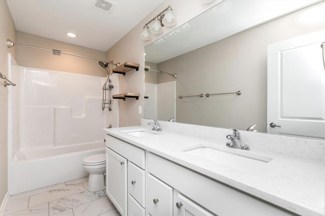 265 Amberwood Drive, Pleasant Hill, IA 50327