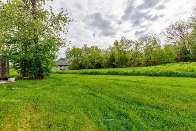 265 Amberwood Drive, Pleasant Hill, IA 50327