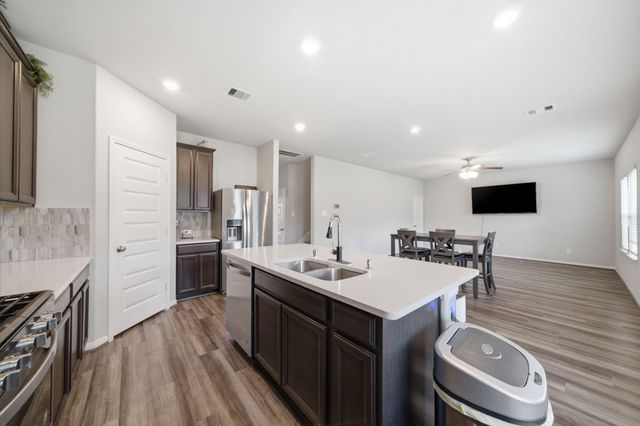 1812 Kingsford Prairie Court, Pearland, TX 77089