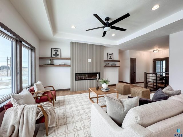 8320 E Sheridan Cir Circle, Sioux Falls, SD 57110