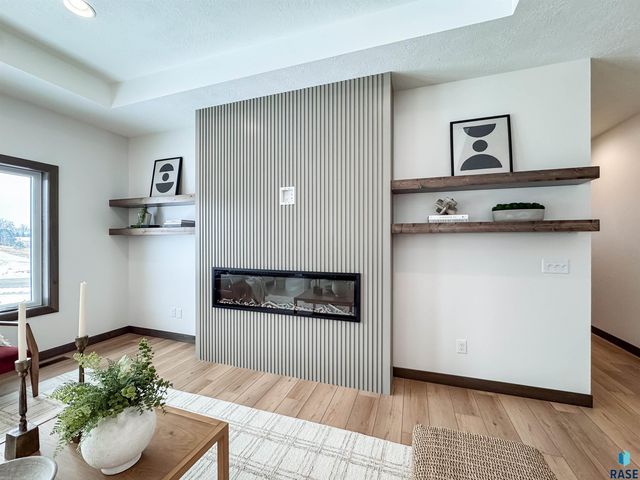 8320 E Sheridan Cir Circle, Sioux Falls, SD 57110