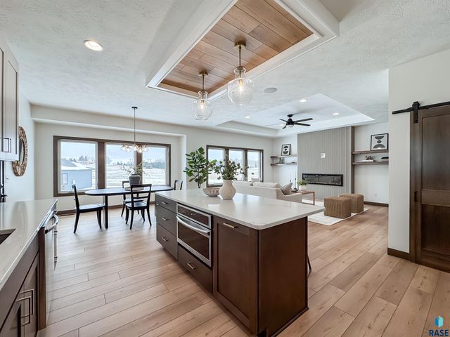 8320 E Sheridan Cir Circle, Sioux Falls, SD 57110